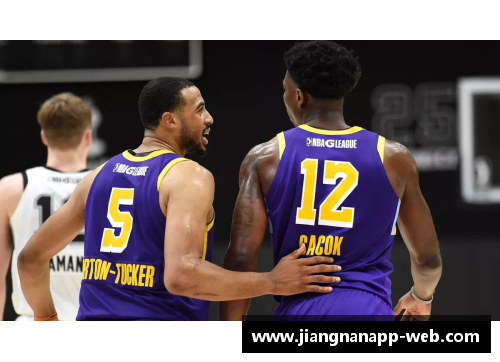 NBA铂金：聚焦顶尖球员和赛季最闪耀瞬间